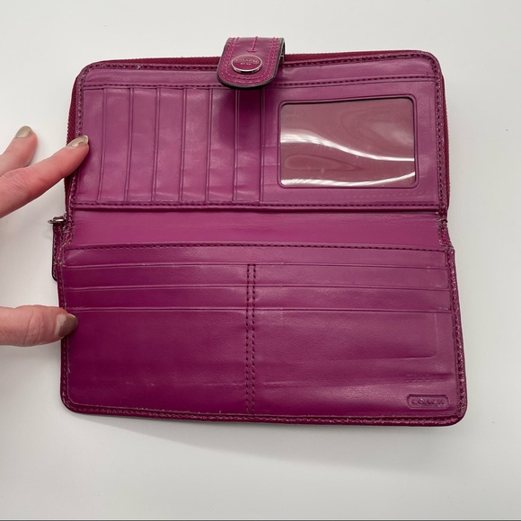 Coach signature accordion zip wallet in tan and fuschia - Picture 3 of 9